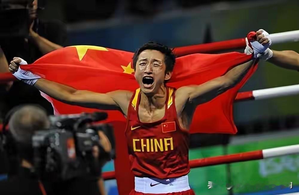 邹市明45岁重返拳台：这不是热血，是中年人的无奈！

热搜上都在喊“热血归来”，