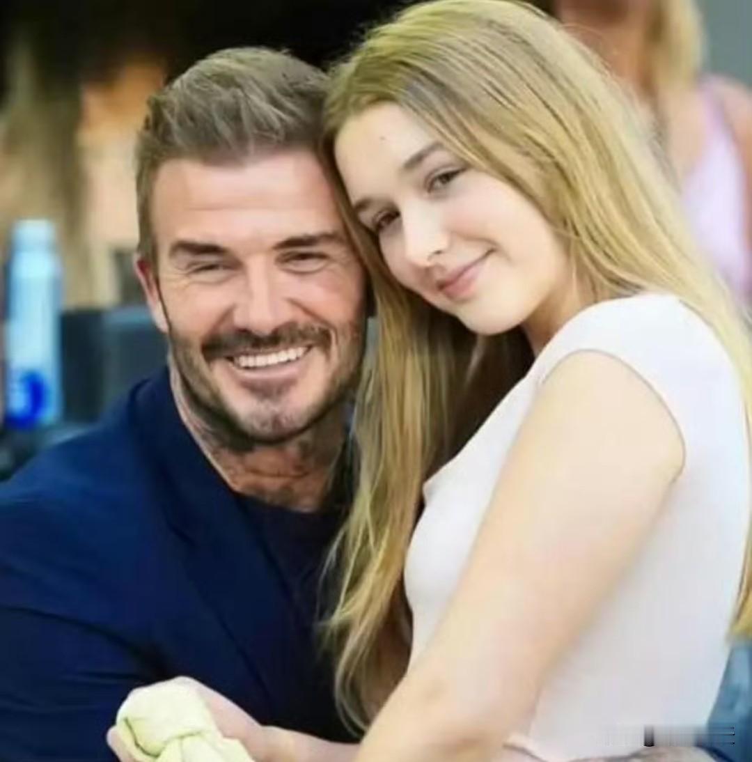 贝克汉姆宝贝女儿长大了，女大十八变，出落的亭亭玉立，望尘莫及 ​​​