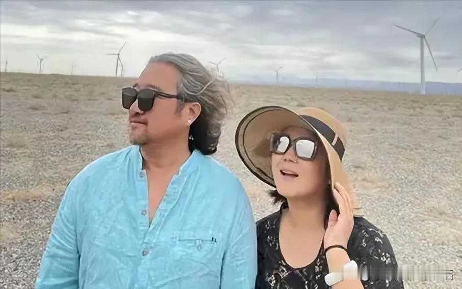 这一对明星夫妻还真的是事业上的好伙伴，生活里的好伴侣。

王茜华与丈夫沈航，二人