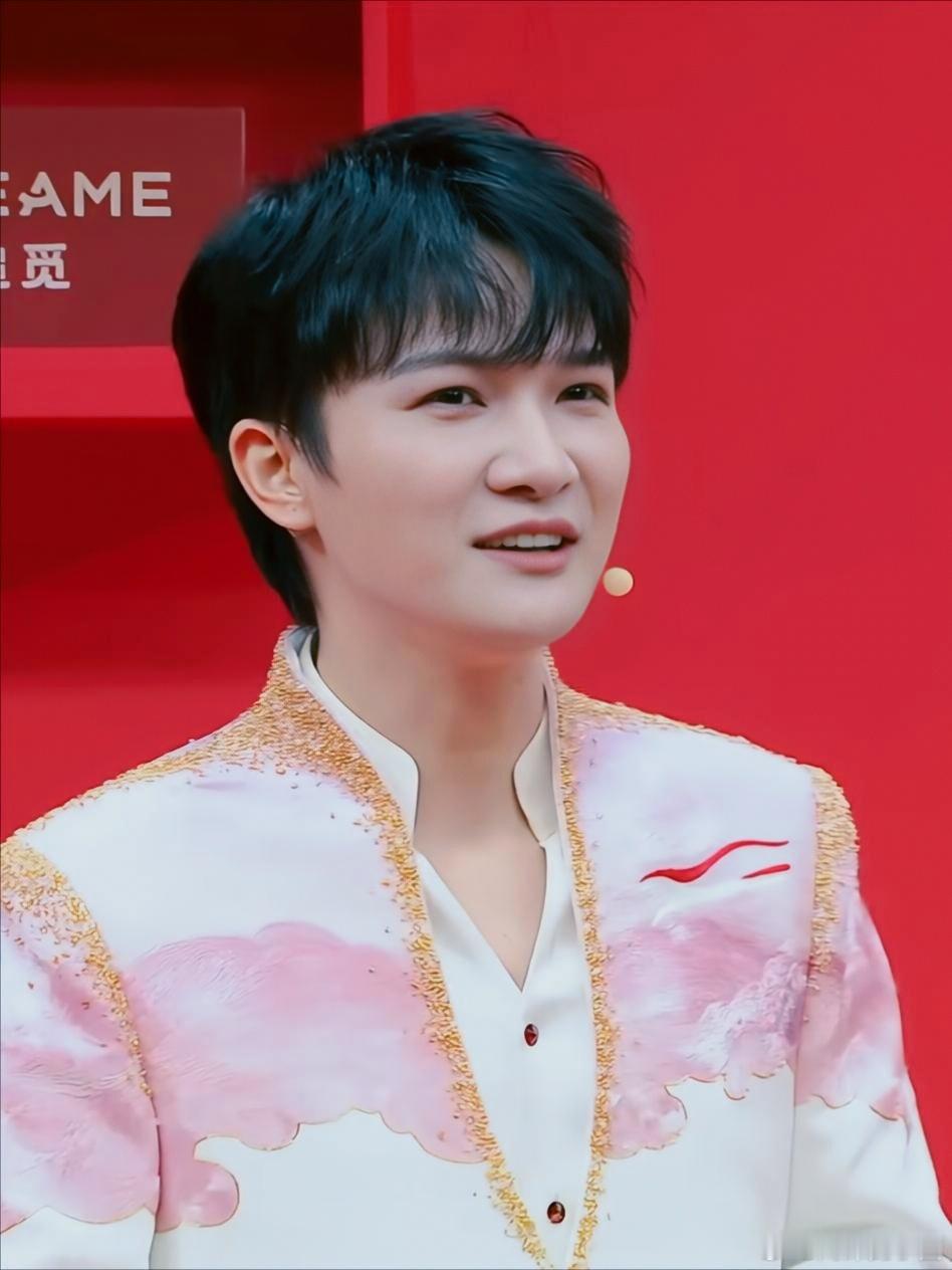 周深 ✨新华社赞周深展现责任与担当 ✨周深吉量演绎跨越海峡的奔赴 【小圈跟米子们