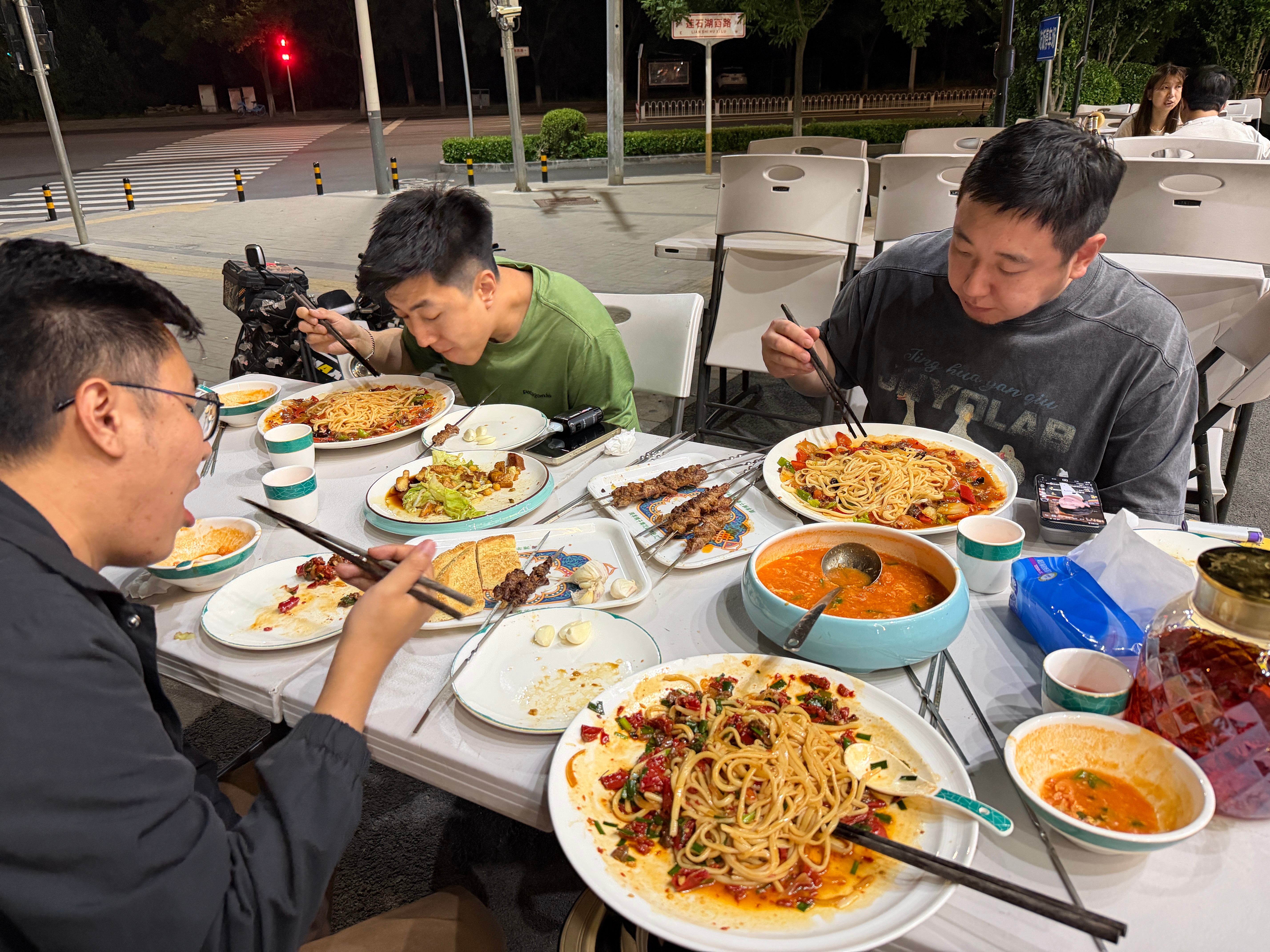 从上午十一点拍到现在，带哥儿几个吃个滩羊铺子～ 北京·滩羊铺子南北疆特色汇总店(