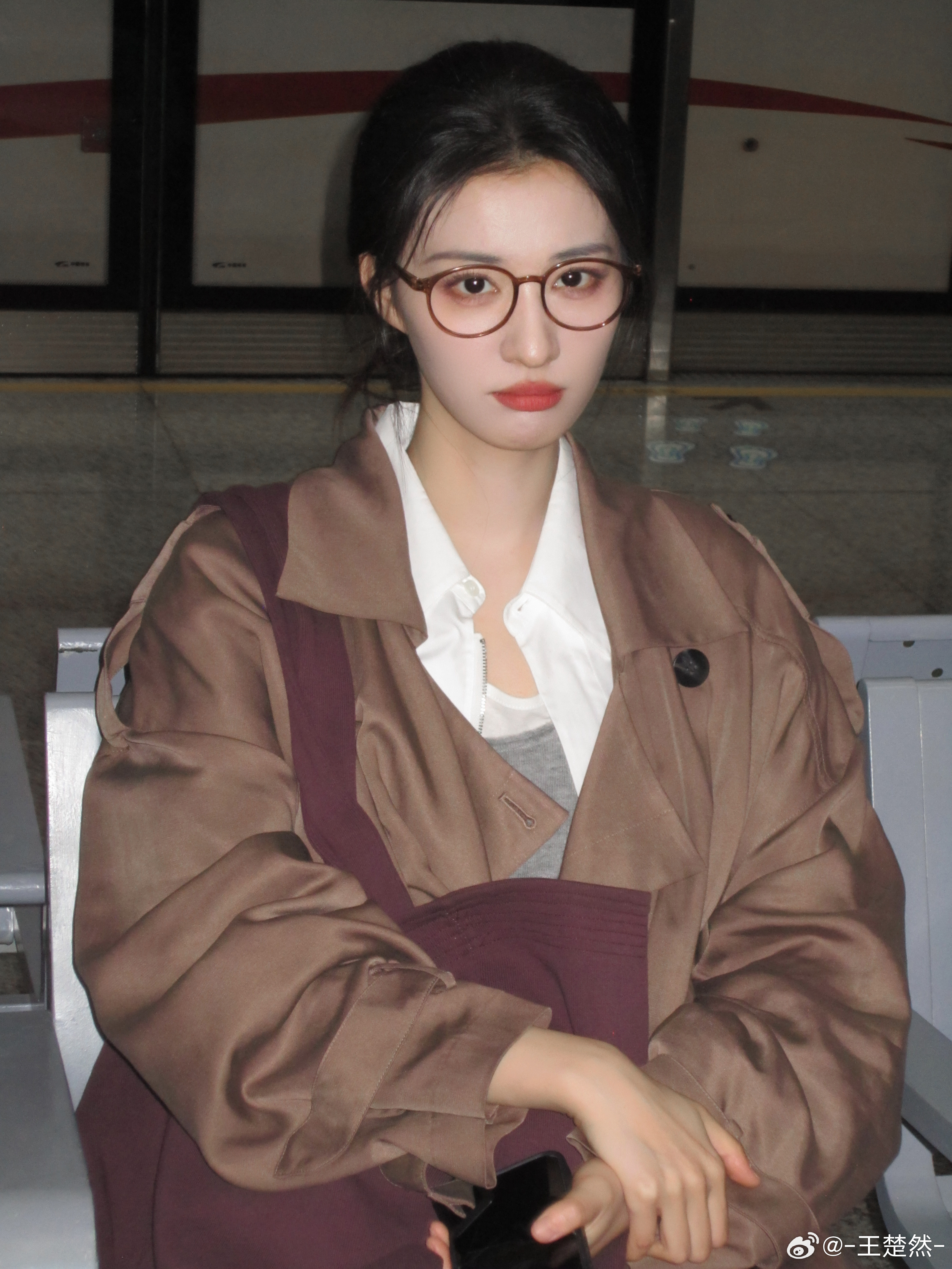 突然发现王翠花是是四层叠穿风衣🧥🧥🧥依旧瘦瘦的清冷美耶～～～🍃🍃🍃 