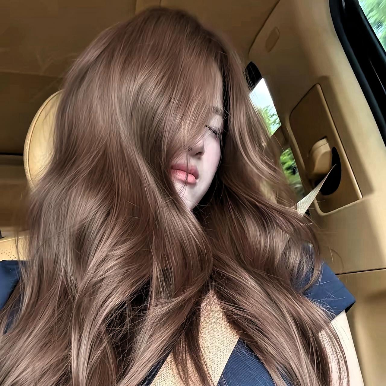 未成年怎么管理？有位网友邻居报警了。起因是他家才上初一的女儿“裸照”被班级同学在