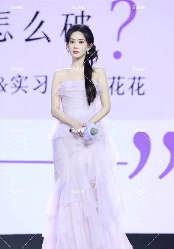 孟子义 抹胸层叠纱裙仙气活动造型