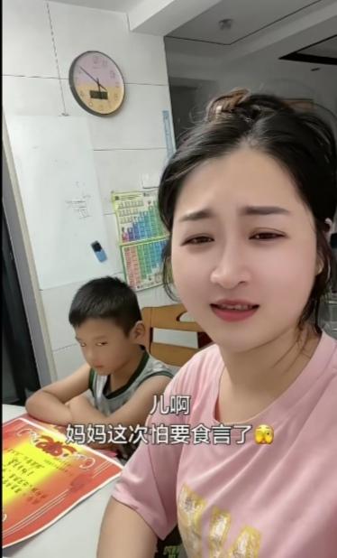 妈妈一句“考及格就给你换爸爸”，想不到孩子直接考了满分，妈妈这下惨了！

儿子上