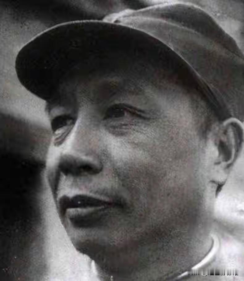 📌人物介绍：陈士榘（开国上将）
 
这是解放战争时期的陈士榘将军。