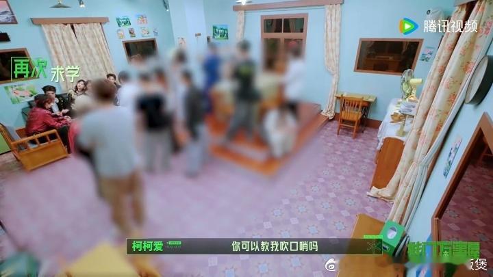 周柯宇不会吹口哨刘宇宁金靖和张凌赫吹口哨版本不一样 张凌赫教周柯宇抵上后槽牙那一