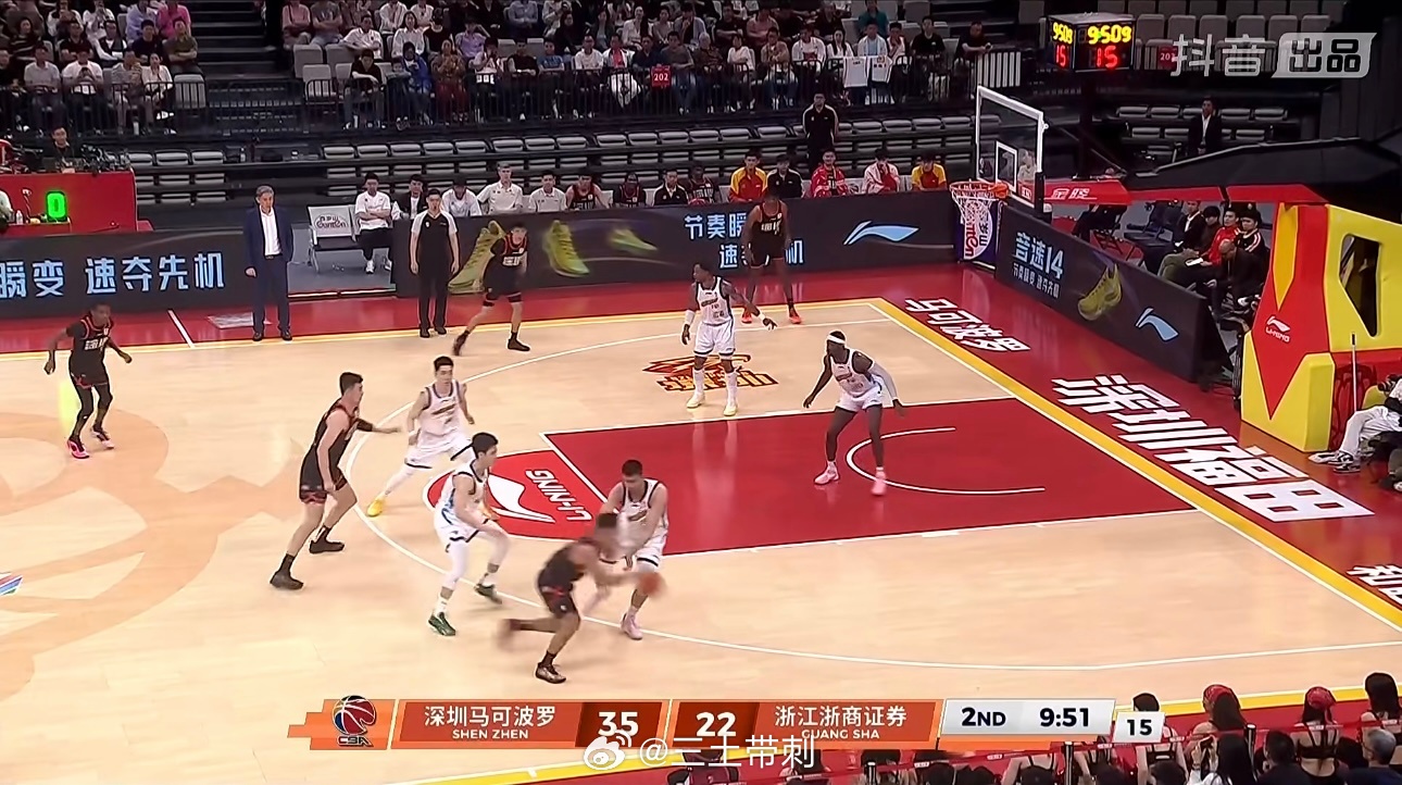 深圳男篮vs广厦男篮深圳，第一节，够猛！ 