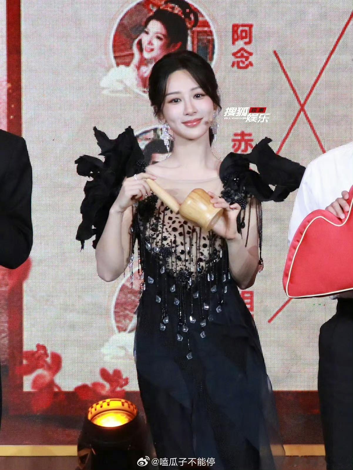 #杨紫见面会哽咽了##杨紫长相思见面会哽咽#杨紫见面会哽咽了，呜呜呜 ​​​