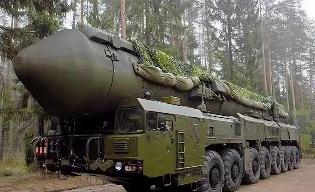 俄罗斯报复升级！榛树导弹摧毁乌克兰最大能源库！基辅全城断电