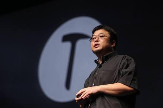 罗永浩这次是真的被电视气到了。


事情起因很简单，他想给家里的老人换一台新电视