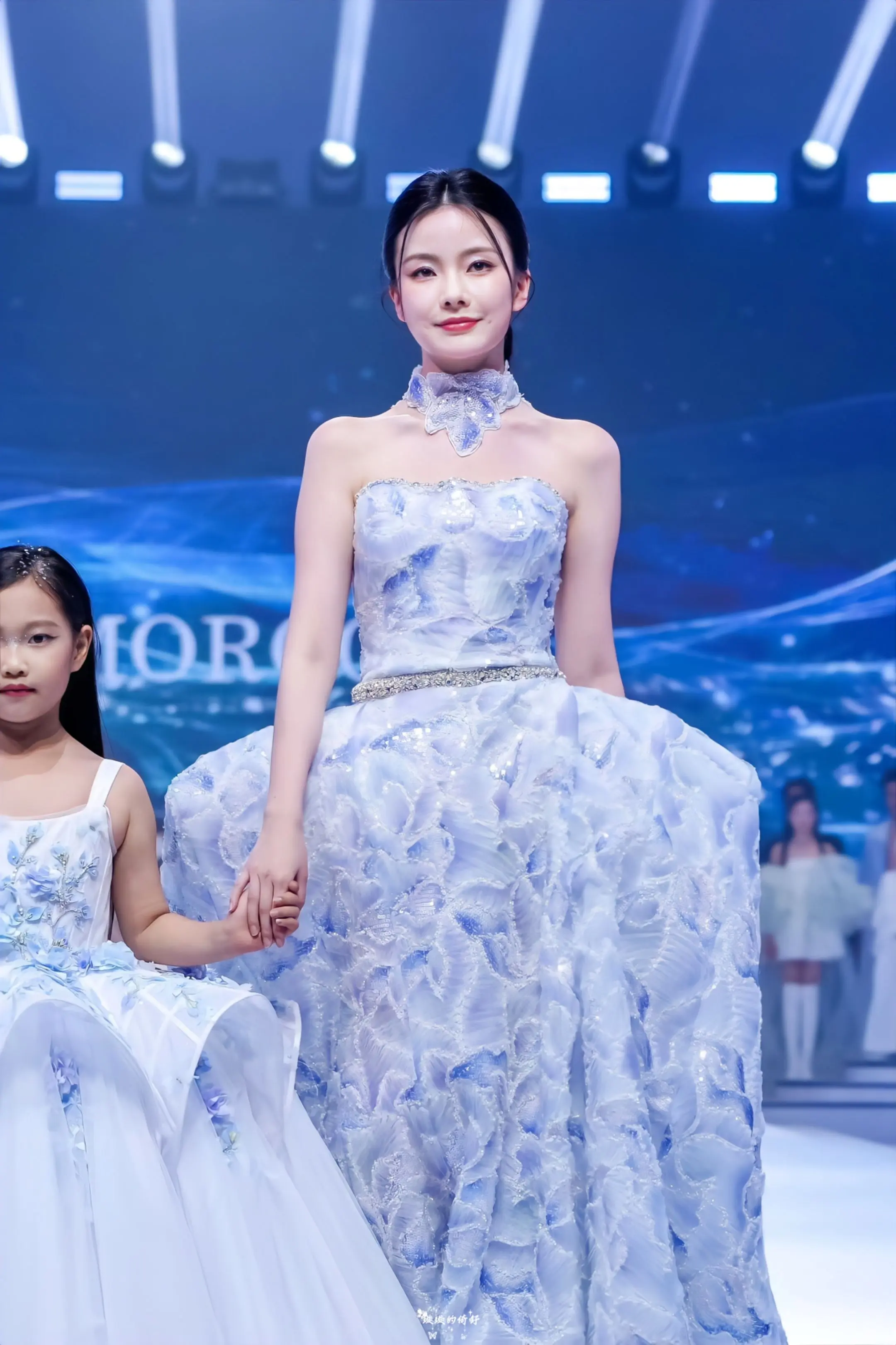 要不要这么美啊😻。