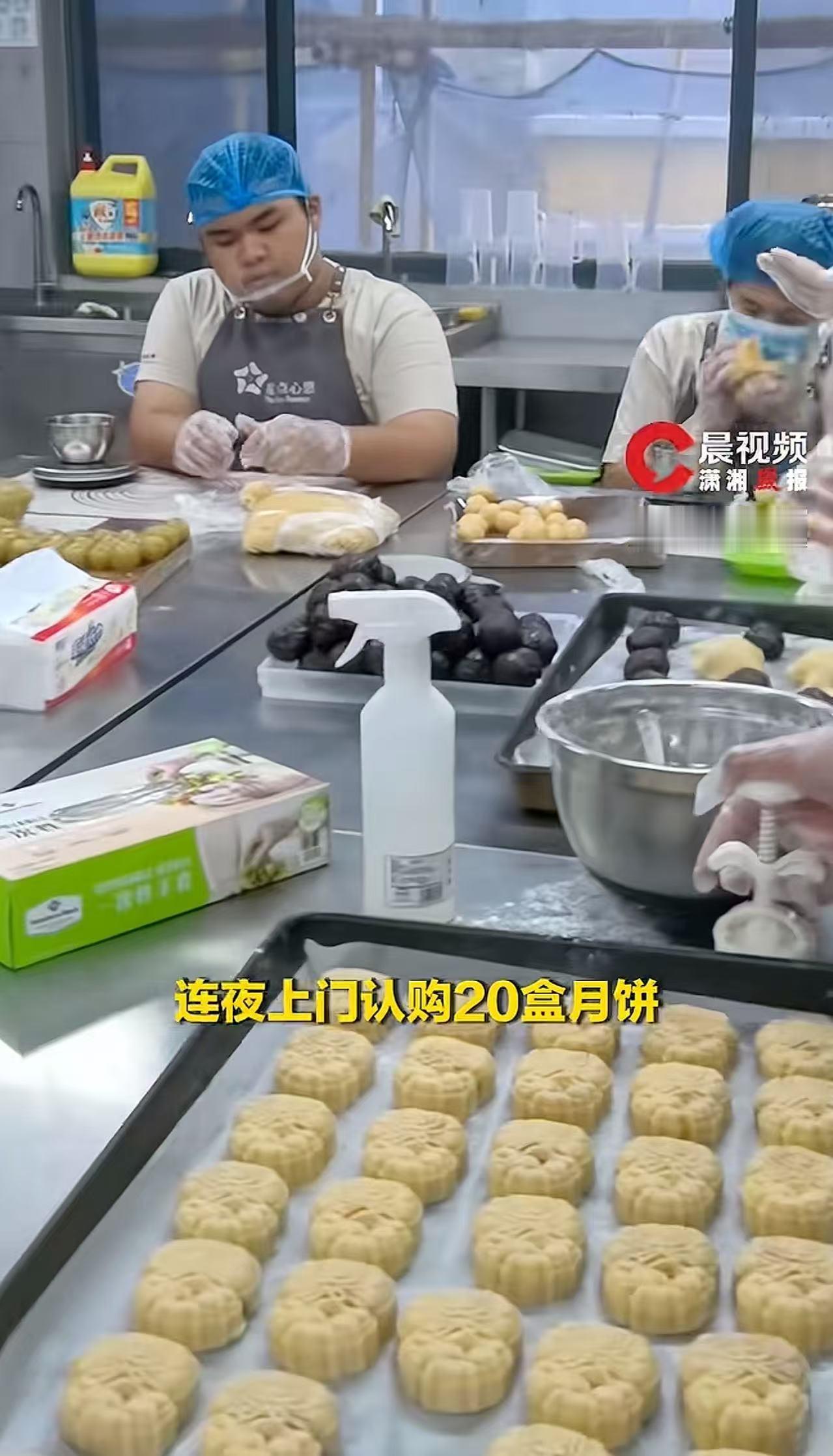 “这也太缺德了吧！”福建，一家孤独症机构中秋前接了200盒月饼订单，20多个孤独
