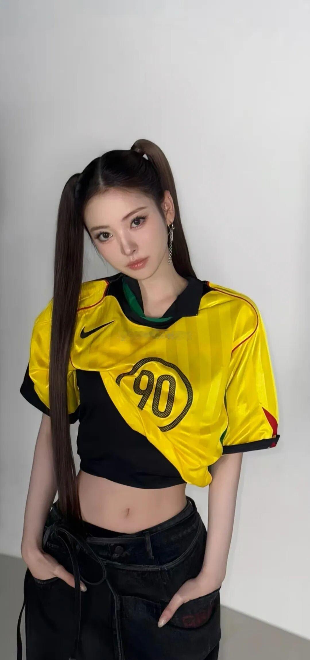 之前不是很恩爱吗。
不是女方家很有钱吗？
不给自己闺女花？怕女婿占便宜？
女婿自