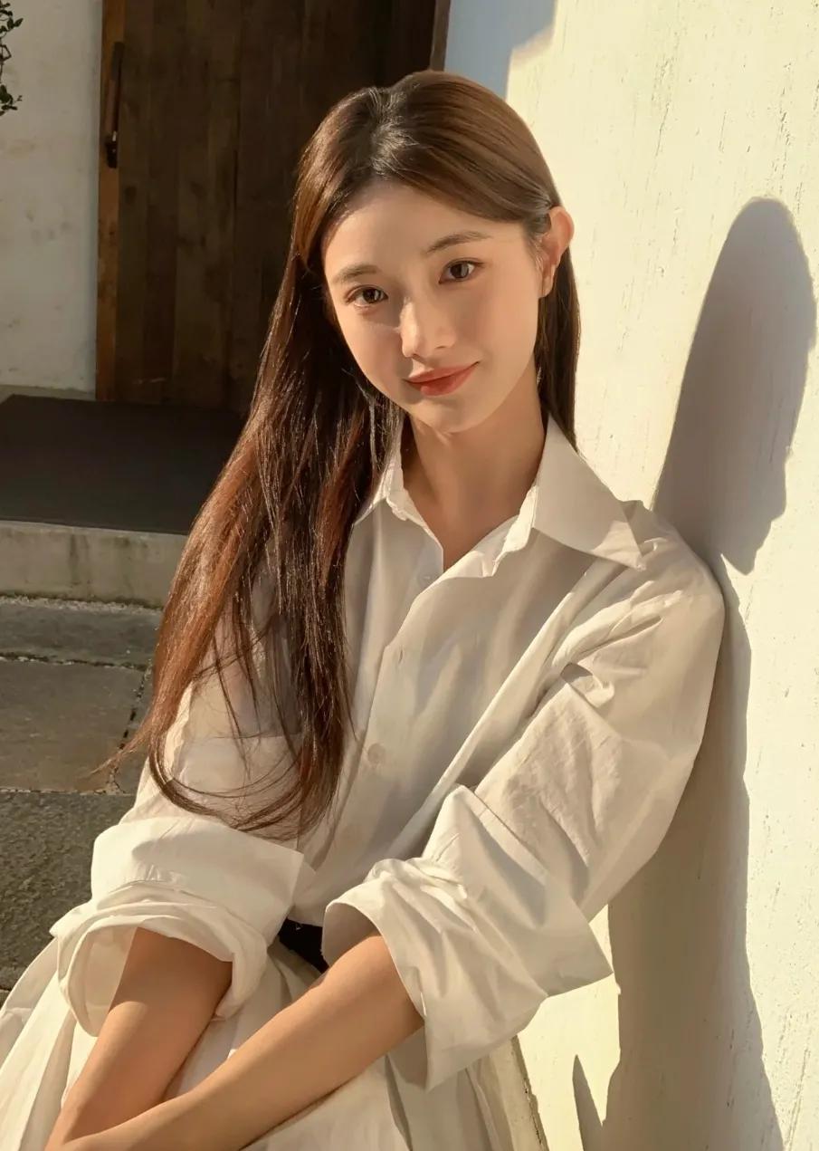 气质女神，优雅迷人。白衣天使的翅膀。