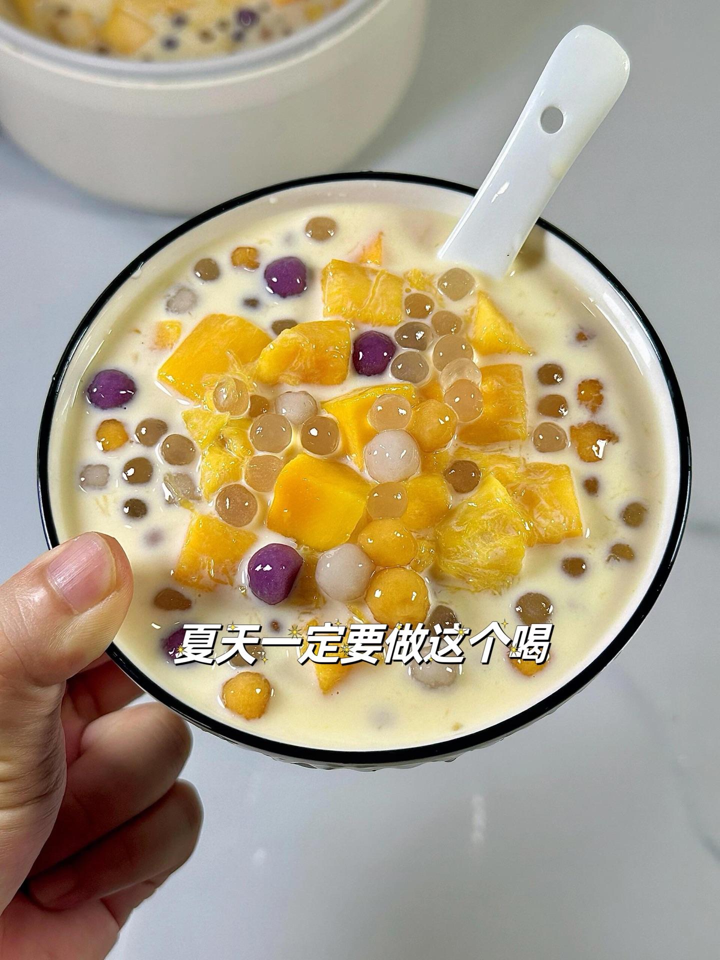 比奶茶还好喝，做法还简单。这个芒果芋圆西米露真的太好喝了！ 芒果香甜可...