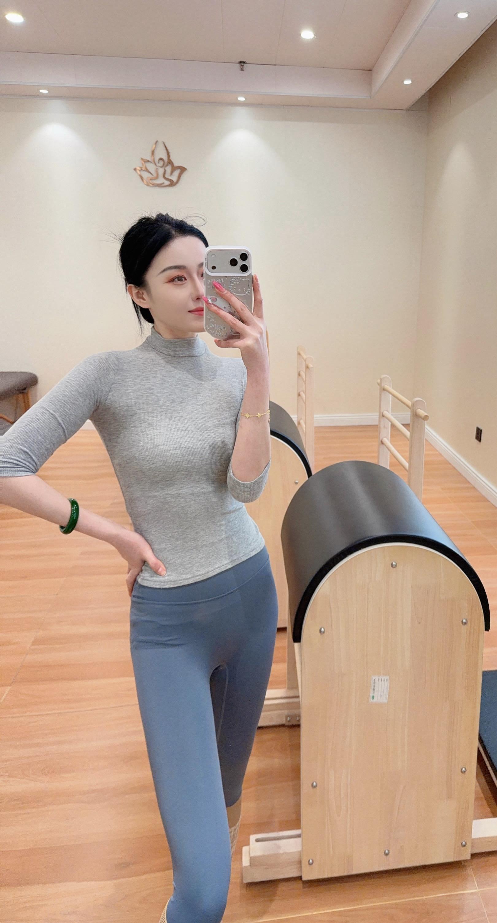 用瑜伽雕刻自己，当别人都衰老时，你依旧身材窈窕 年轻貌美.