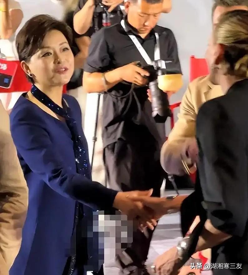 散文诗：《风骨帖》

2026年7月30日，北京。
诺兰携《奥德赛》主创人员召开