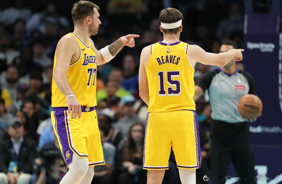 明日NBA圣诞大战，湖人将在主场迎战火箭。据湖人官方统计，东契奇和里夫斯目前场均