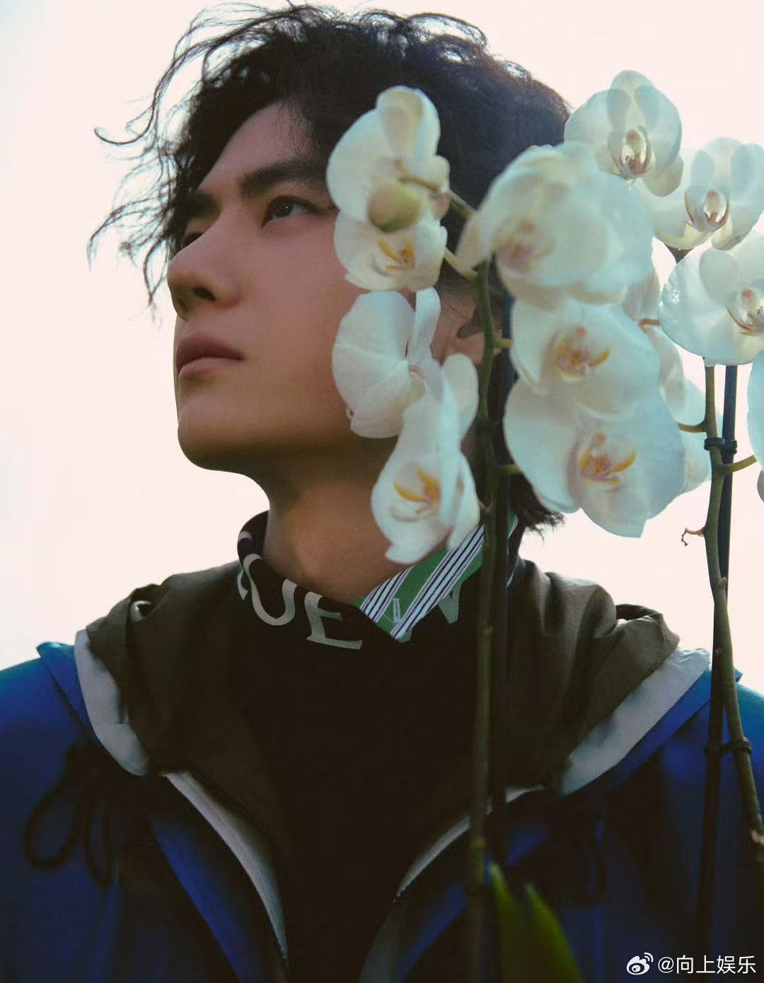 王一博看秀的顶级待遇王一博眼神专注又带着少年气王一博看秀的顶级待遇谁懂，王一博眼