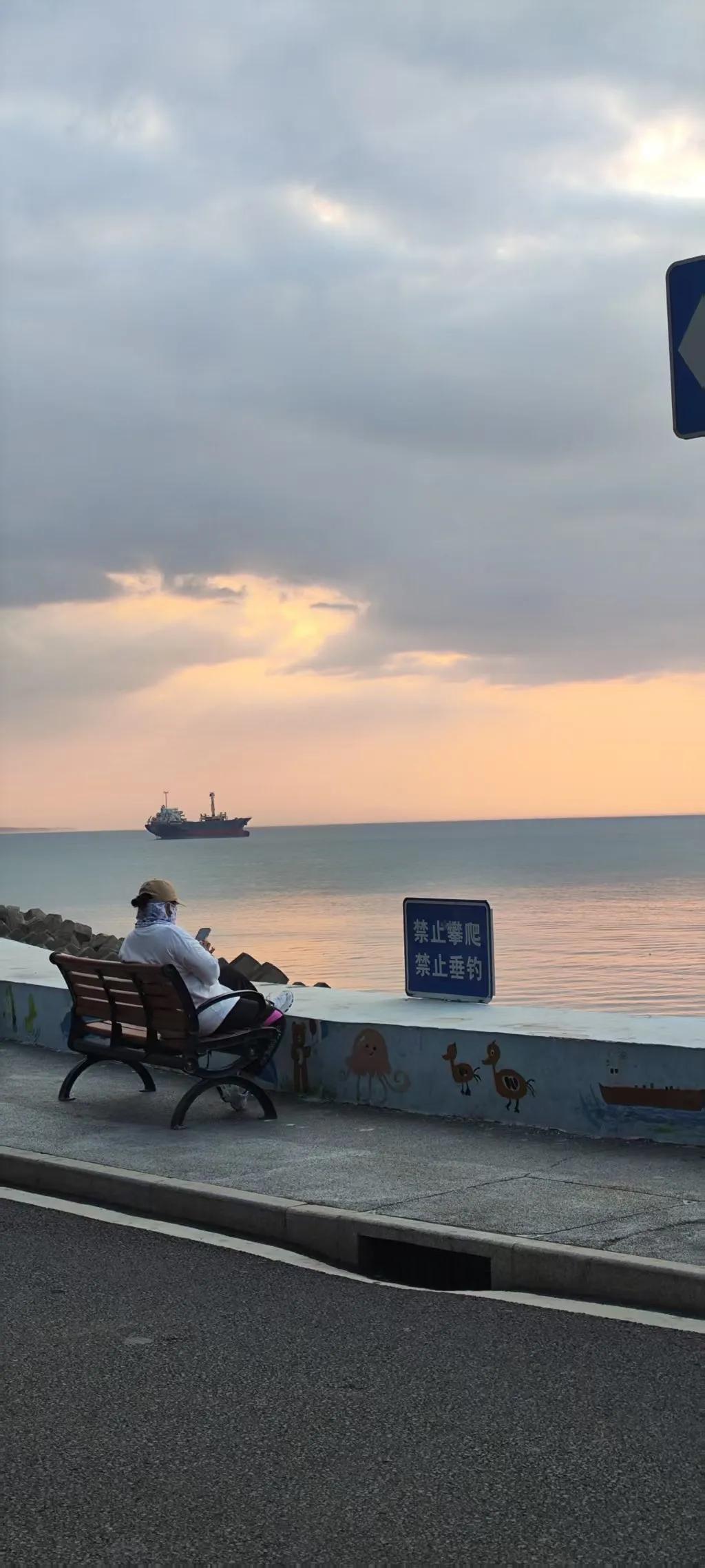 退休后的怡人生活，面朝大海春暖花开，最美不过夕阳红[呲牙]