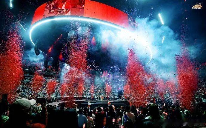 张杰十年再唱变形金刚Torches 张杰未LIVE巡回演唱会十年归来，张杰再唱 