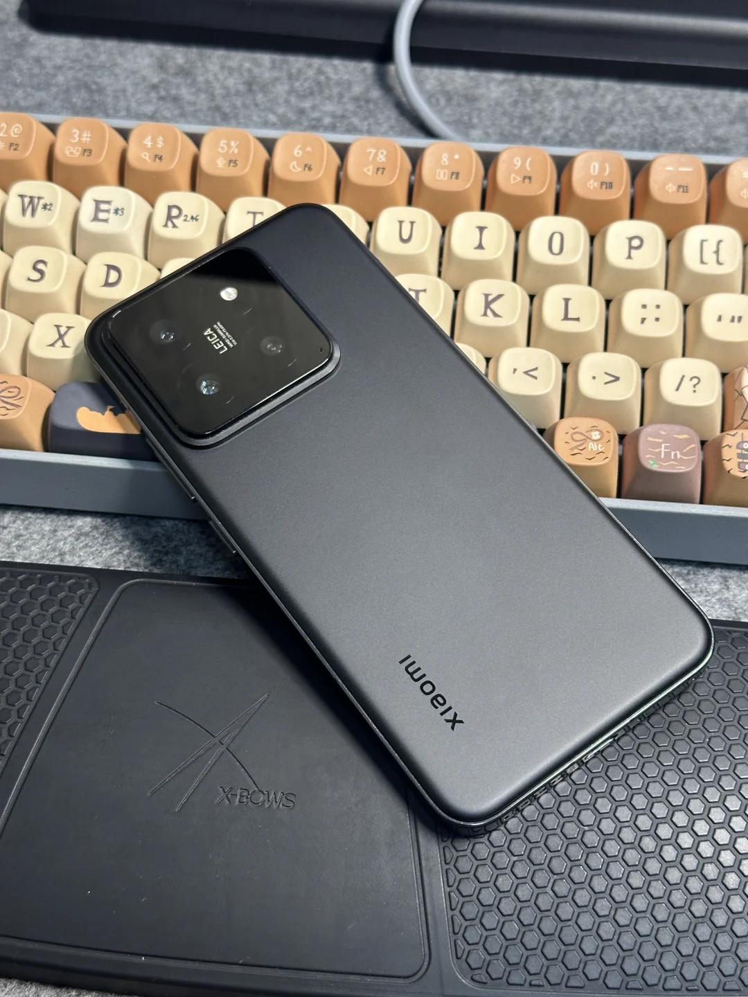 黑色的小米 14 确实是，越看越好看