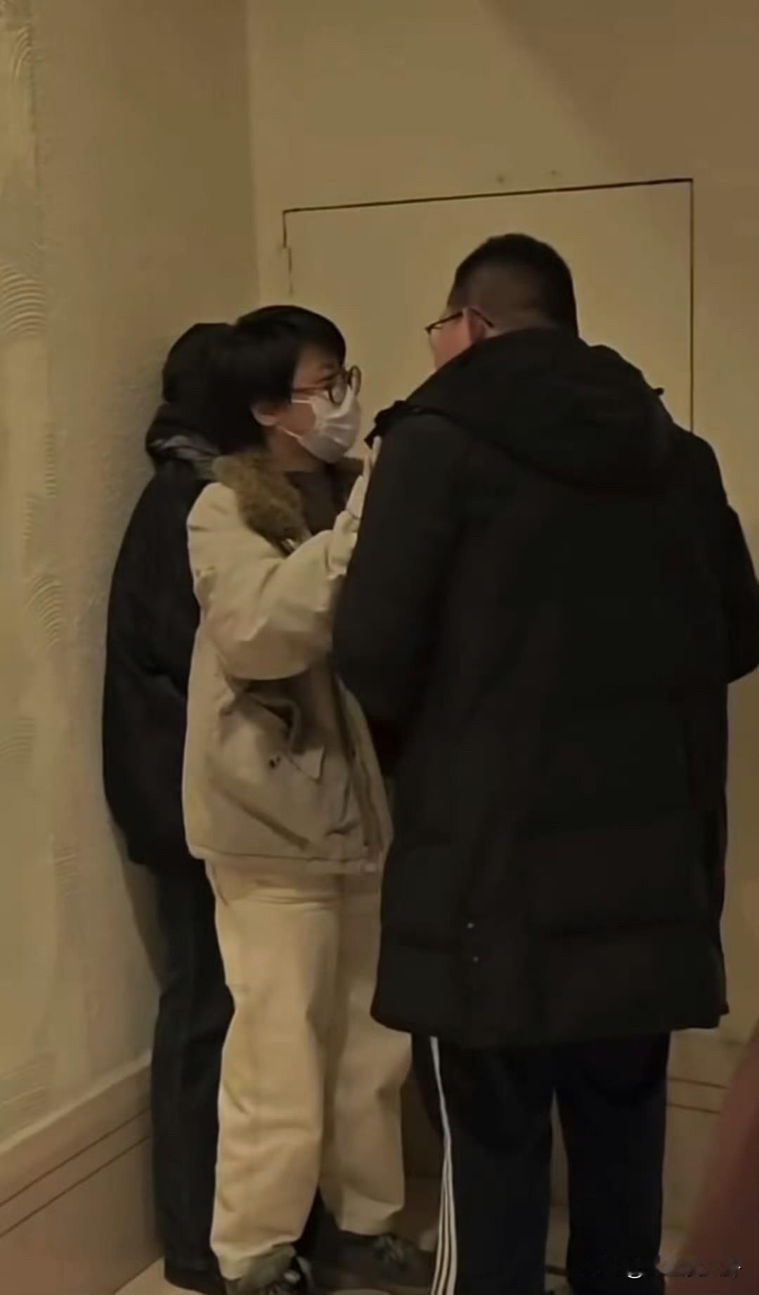 明眼人都知道
男子给文淇道歉不是因为他知道错了
而是因为事情真的闹大了
网友扒出