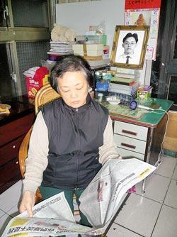 1997年，士兵江国庆强奸女童被判死刑，枪决前江国庆咬牙切齿地诅咒说：“人不是我