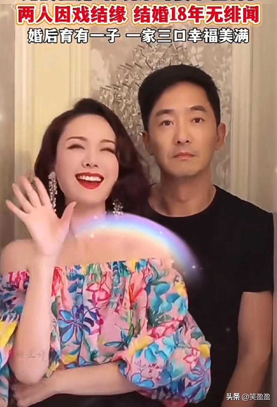 程莉莎在2002年主动追求郭晓东，
两人历经分合，终在2007年于他的山东农村老