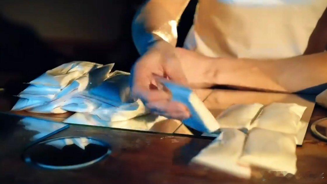 特朗普表示将很快开始在陆地上采取行动，阻止所谓的委内瑞拉毒品贩运者。全网热点共创