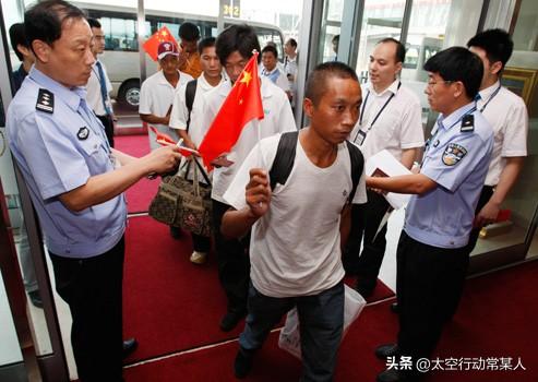 悬着的心终于放下！中国渔船被劫，全员安全获救！
 
真是太惊险了！
 
一艘中国