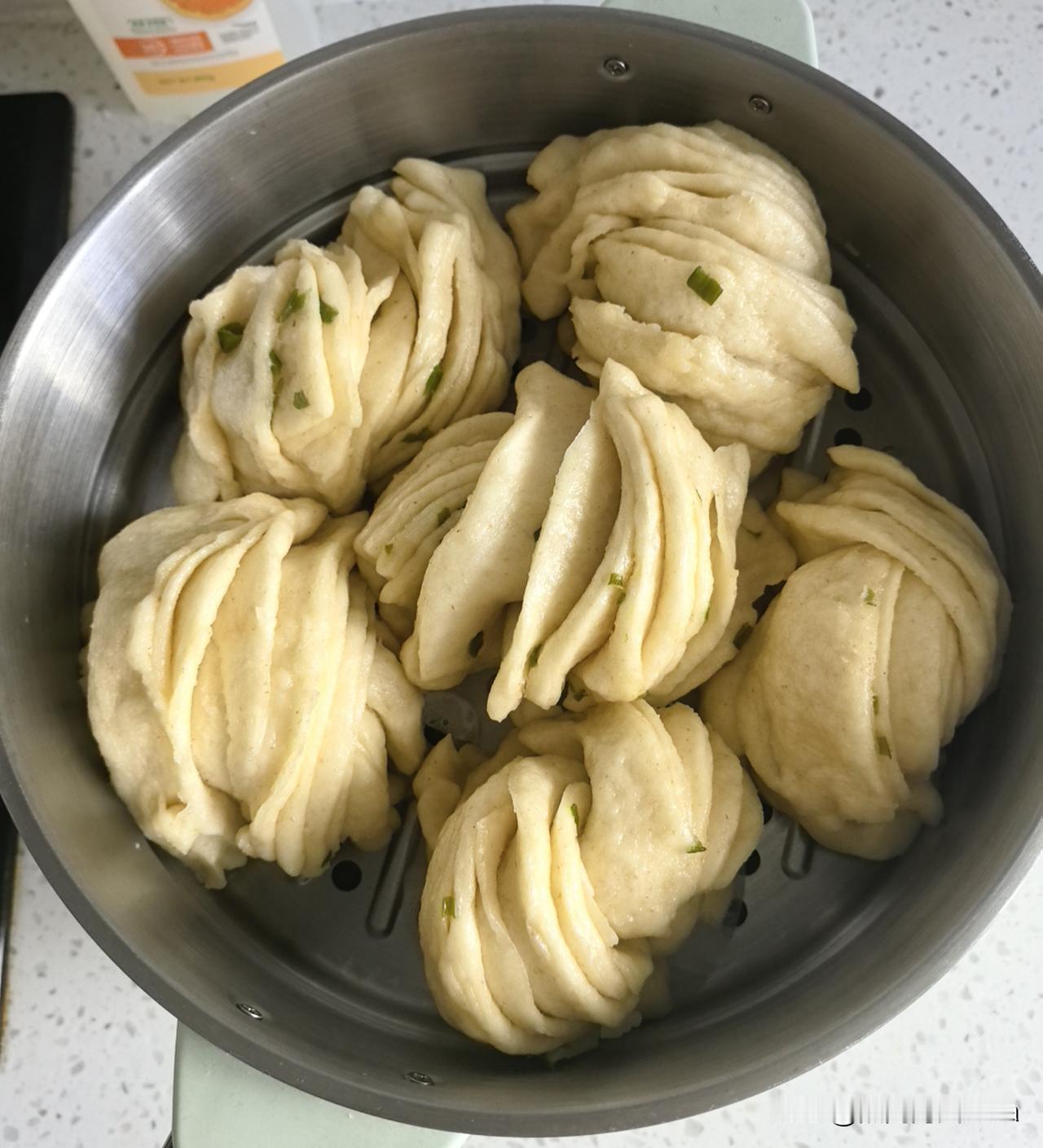 这事儿整的，计划没有变化快，说出来，也不怕你笑话！

中午蒸了锅花卷儿，本想再炖