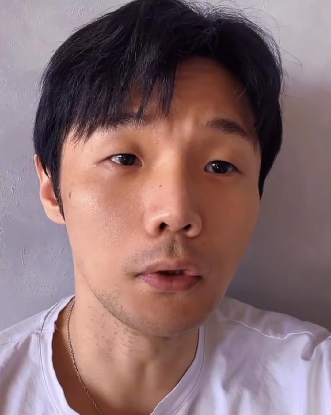 李荣浩最近挺郁闷，
单依纯在演唱会上，
翻唱了李荣浩的《李白》，
没给钱也没打招