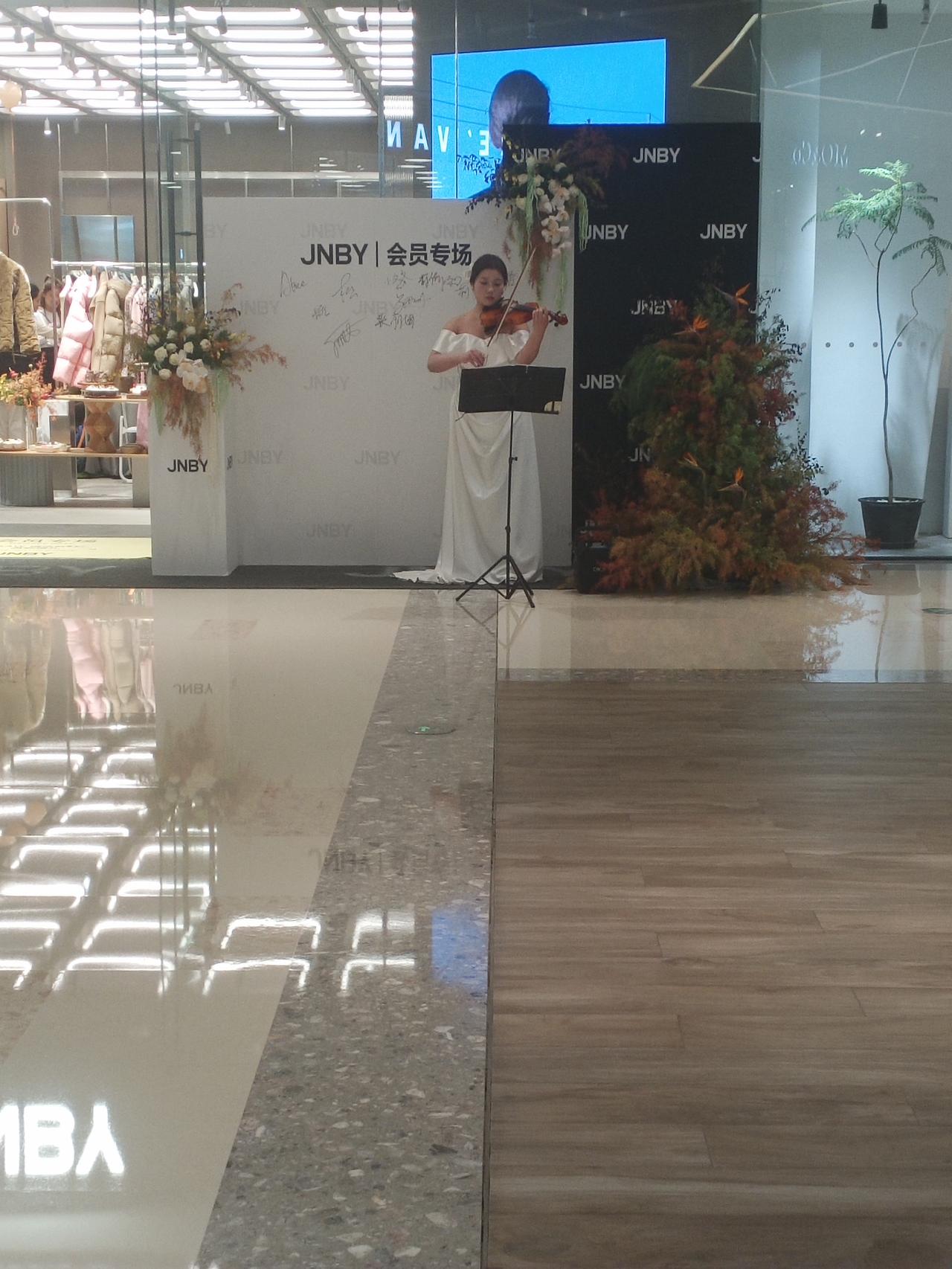 琴声为引，签名为证——会员专场，让优雅与尊贵在此共鸣！
现在的商家活动都卷到如此