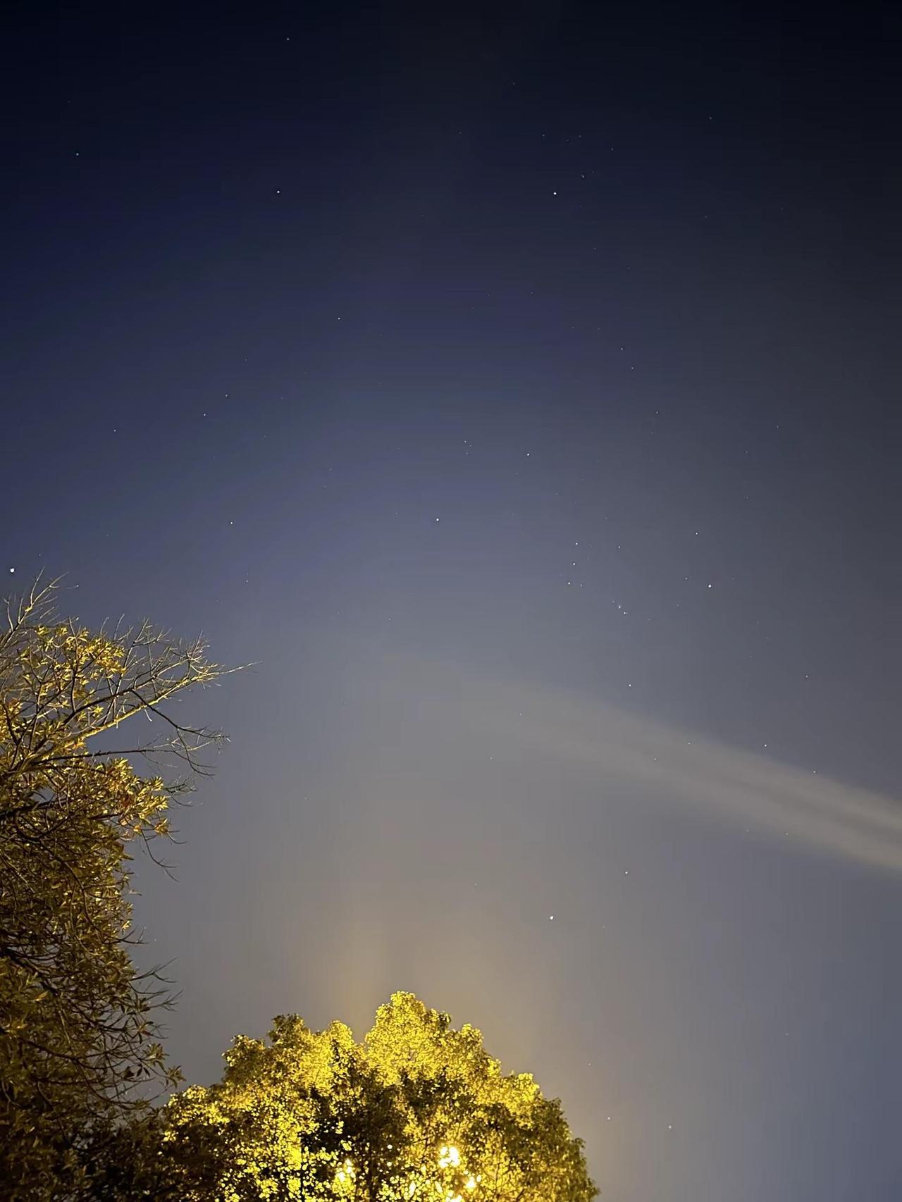 对于明天是否会好转 我心里没有底 但近期过的确实有些辛苦 以至于我都有些麻木了