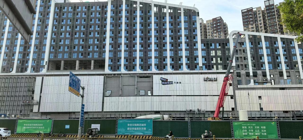 全国首个万象里-济南西市场万象里，正式挂牌。


万象里是华润推出的社区商业综合