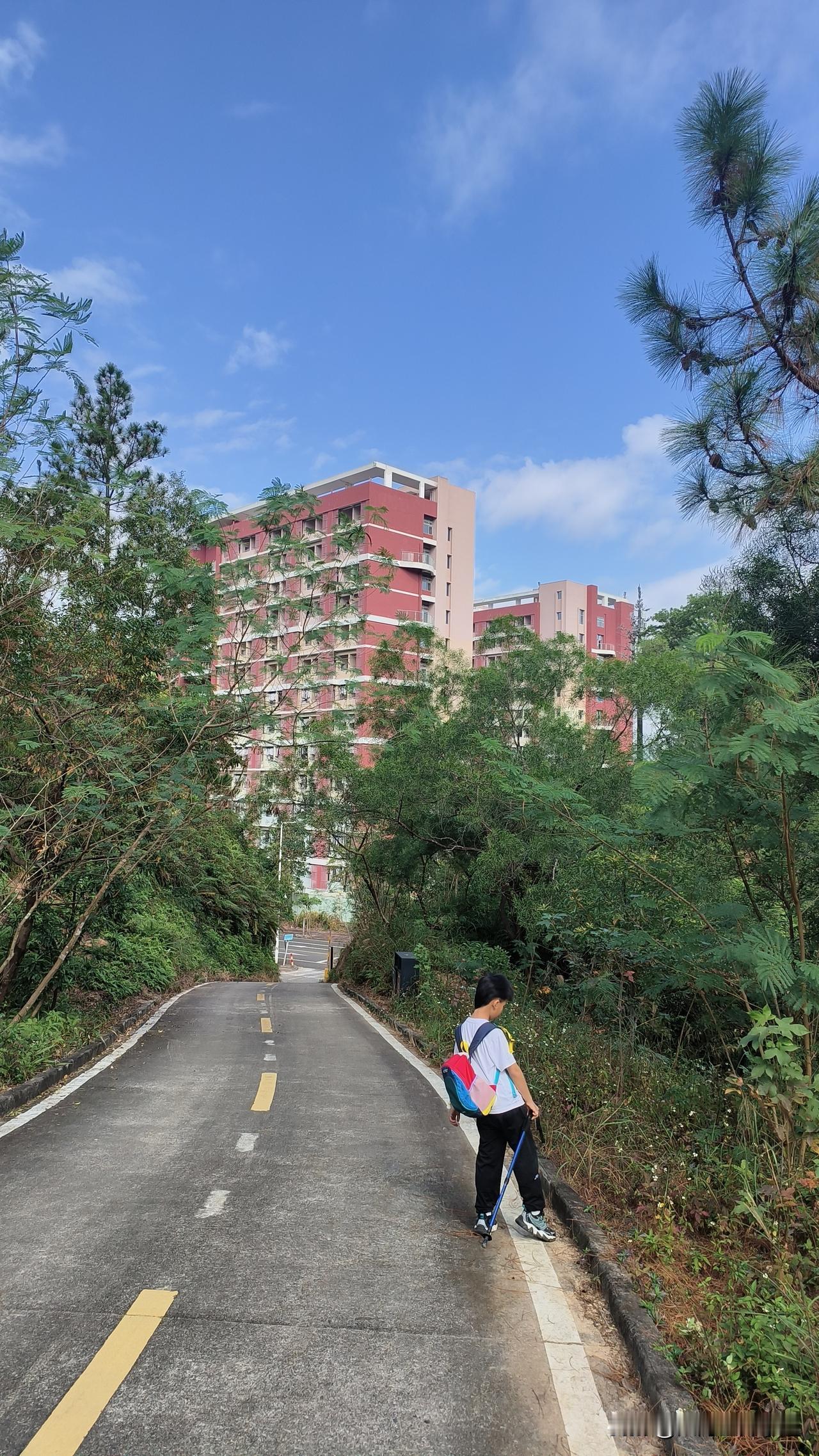 小孩考上民办本科，父母可以自信地说出校名，读民办本科并不丢人。

你们是不是经常