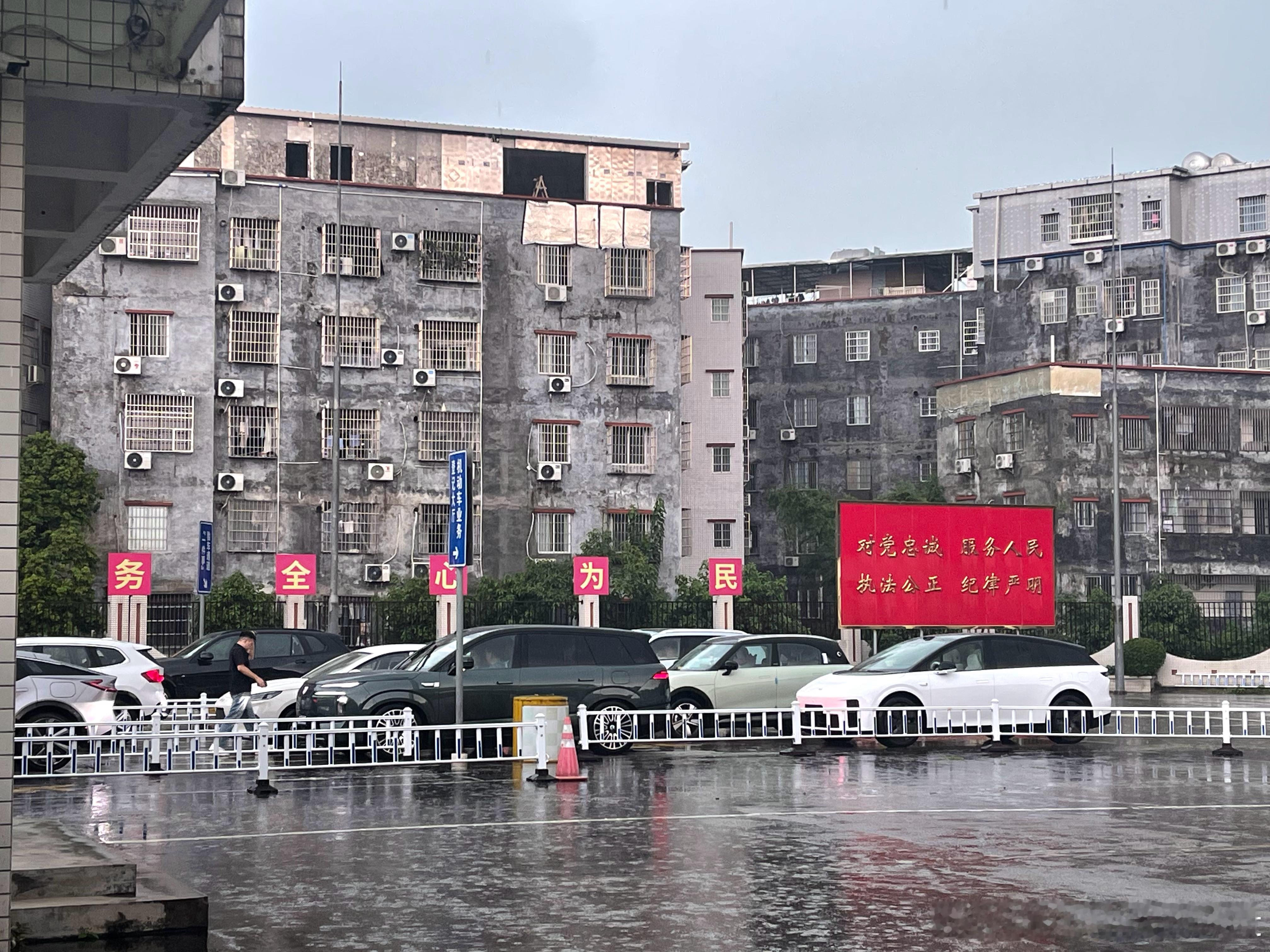 4月的新能源滲透率突破60%自主品牌新能源渗透率高达80.1%今天来车管所上牌的