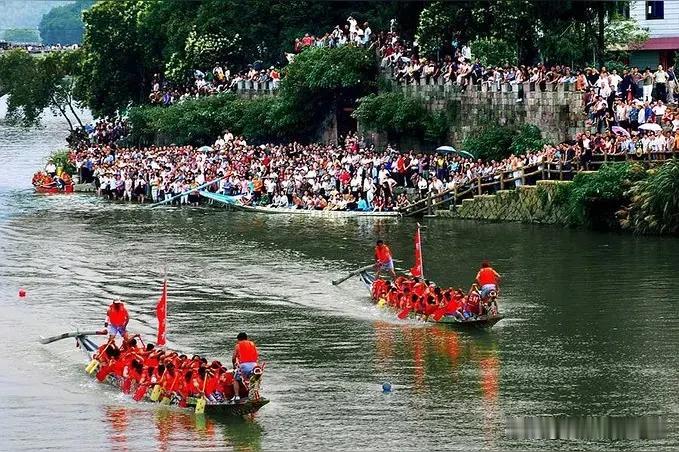 古法龙舟遇上智能黑科技，二十四支劲旅水上争锋刷新民俗新模样
 
谁能想到流传千年