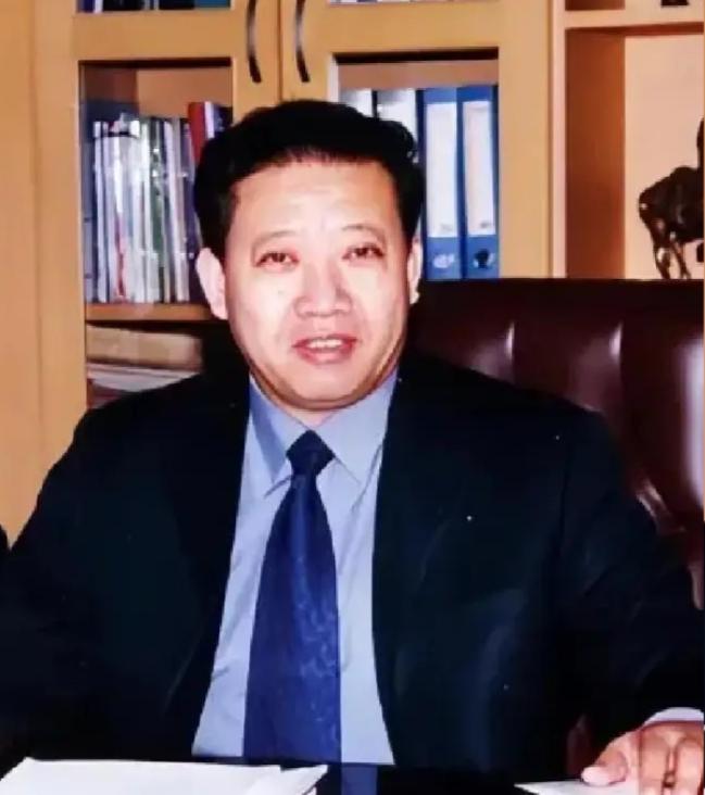 葵花药业老板关彦斌，跟女秘书搞出了私生子，原配张晓兰撞破后不哭不闹，直接放弃16