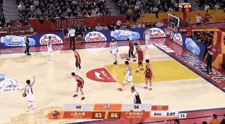 广东东阳光超级后卫胡明轩真是球队的英雄！在今天广东东阳光客场挑战山西汾酒的比赛中