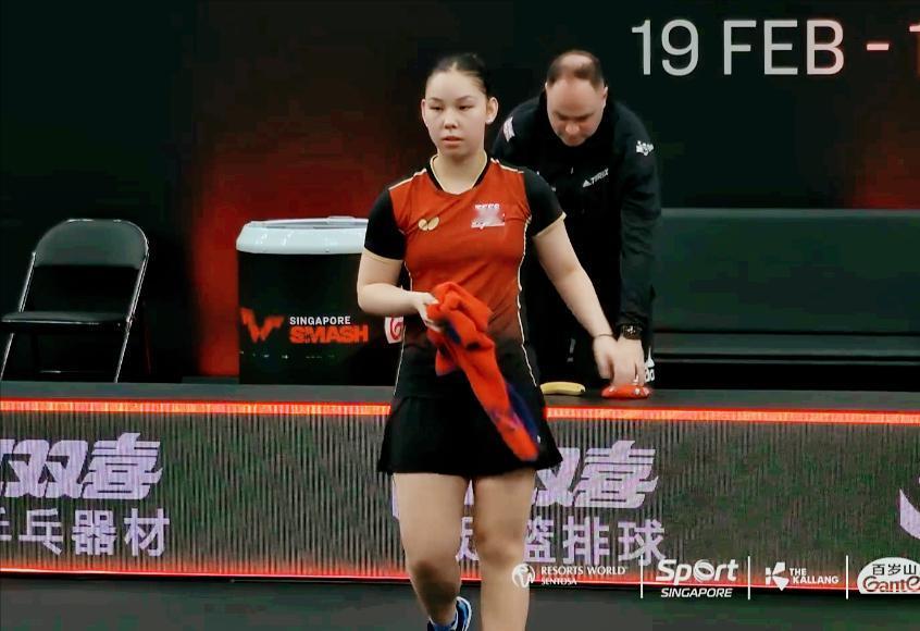 我去！安娜·赫西是谁？居然先赢了蒯曼一局！

第二局
两人打的依旧胶着，
蒯曼1