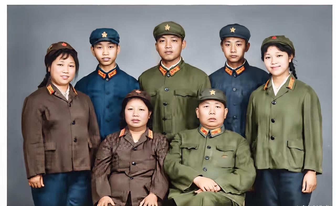 1992年12月2日，开国中将在北京病逝，享年85岁。已退休多年、深居简出的华国