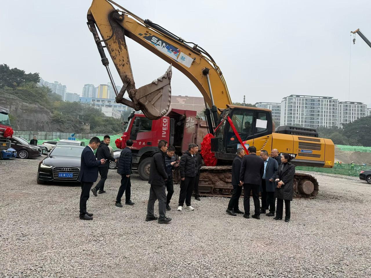 今日，融创孙宏斌现身重庆，出席某项目的开工仪式。
而这，也是时隔多年，孙宏斌再次