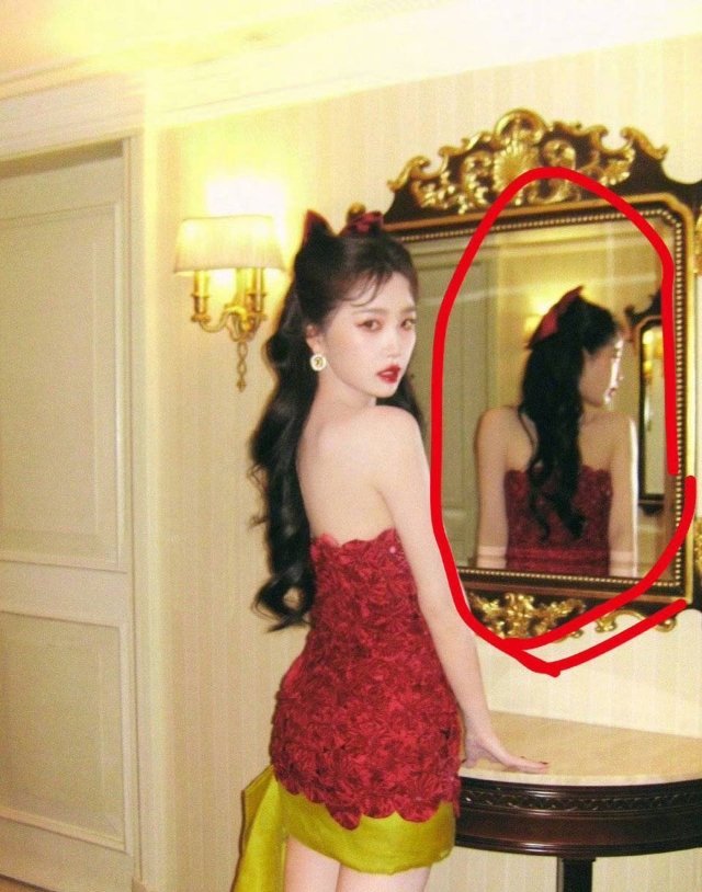 虞书欣出图也没p镜子，但看起来脸只是肉了点。 ​​​
