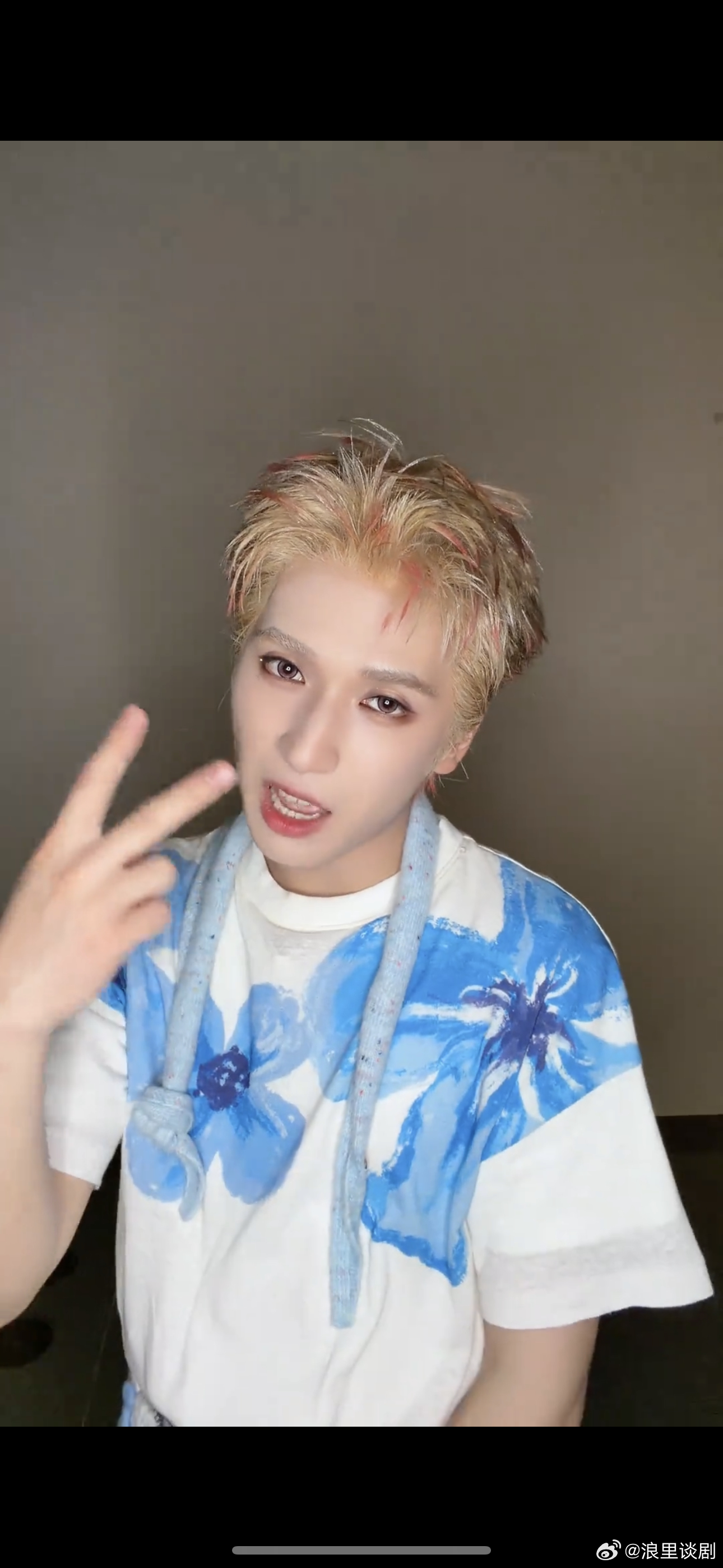 TopBarry狂得让严浩翔琢磨不透看着严浩翔对着谢帝不停碎碎念，反复研究选手的