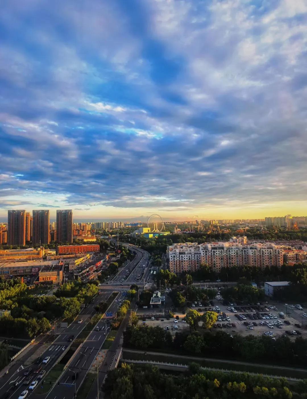 一个好城市，应该有一处“疗伤”的角落
熙熙攘攘的城市，挤满了行色匆匆的人
	
早