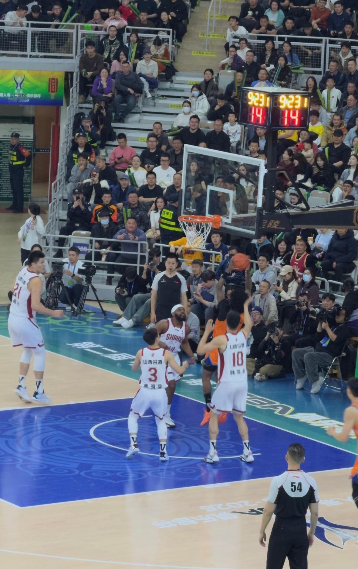 怎么也不能目送古德温抢篮板啊cba俱乐部杯赛