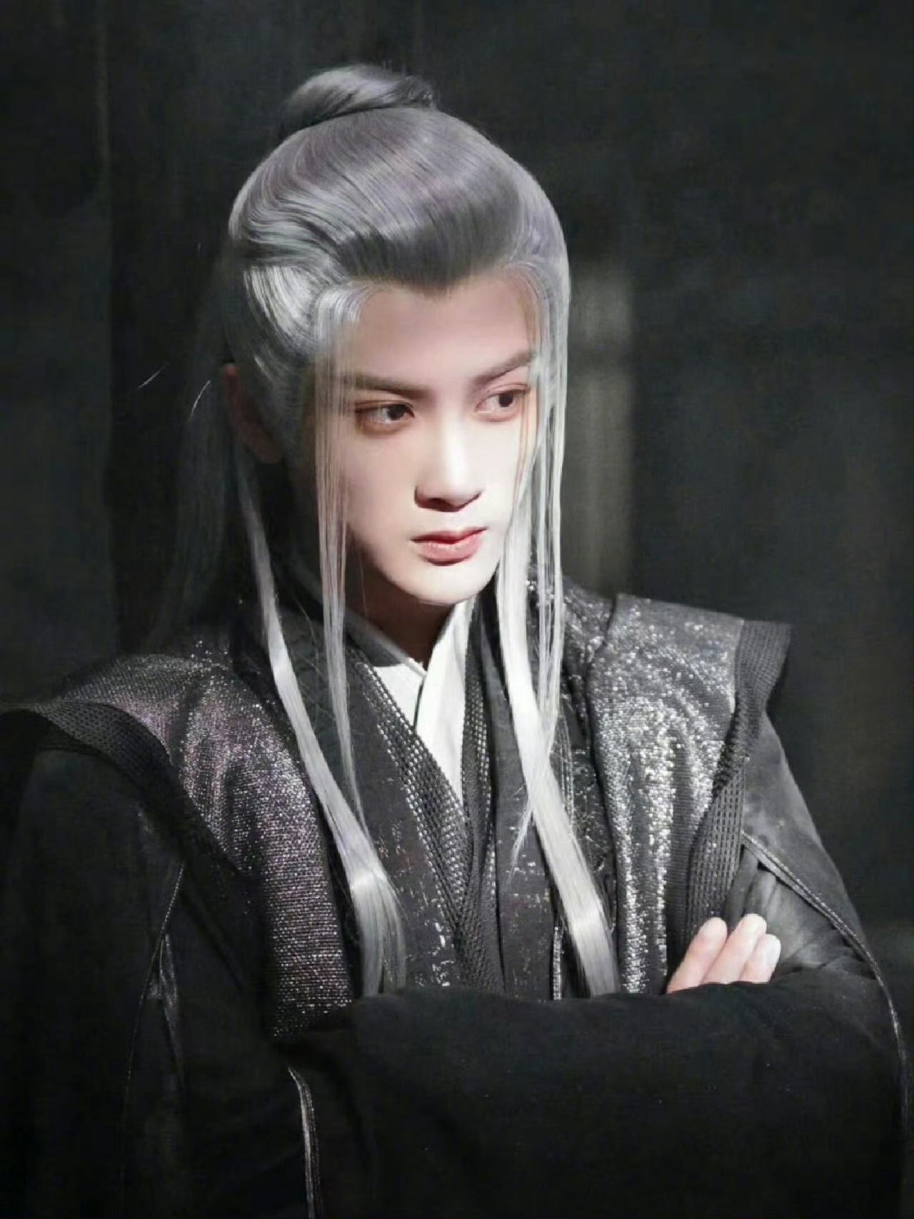 #相柳黑衣银发#相柳解锁🔓新皮肤！黑衣银发暗黑神秘氛围拉满——檀健次扮演的每一